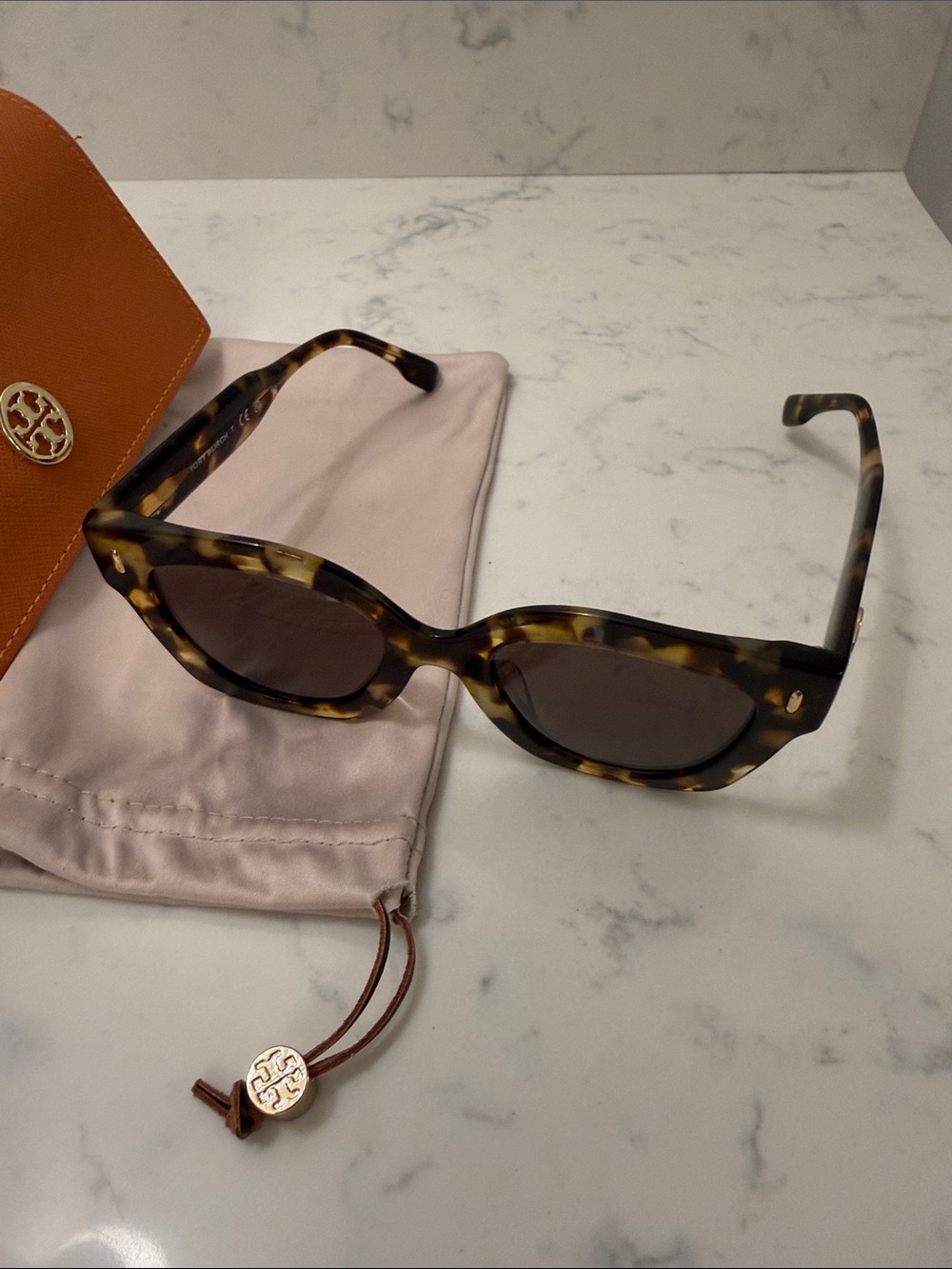 Tory Burch Miller Pushed Square Tortoiseshell Sunglasses with Orange Case - Picture 3 of 6